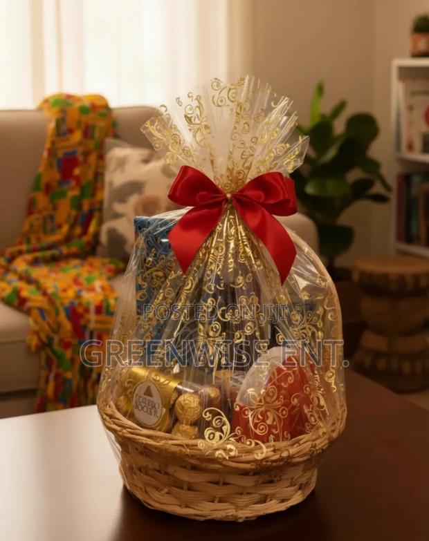 Elegance Celebration Gift Hamper: · Photo 1