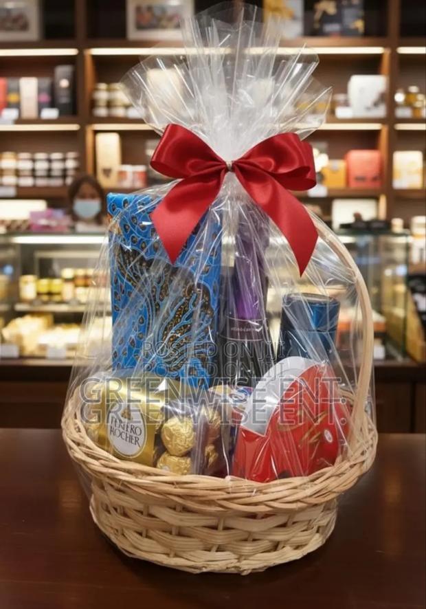 Deluxe Celebration Gift Hamper - Perfect For Every Occasion · Photo 1