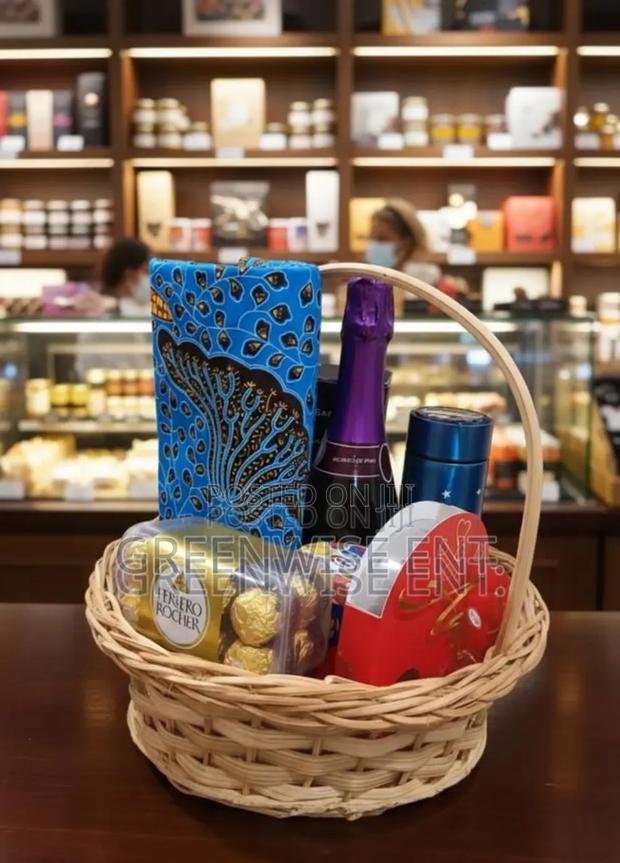 Deluxe Celebration Gift Hamper - Perfect For Every Occasion · Photo 2