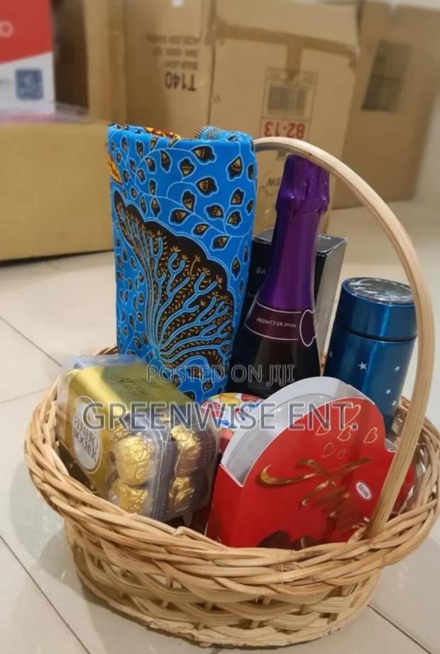Deluxe Celebration Gift Hamper - Perfect For Every Occasion · Photo 3