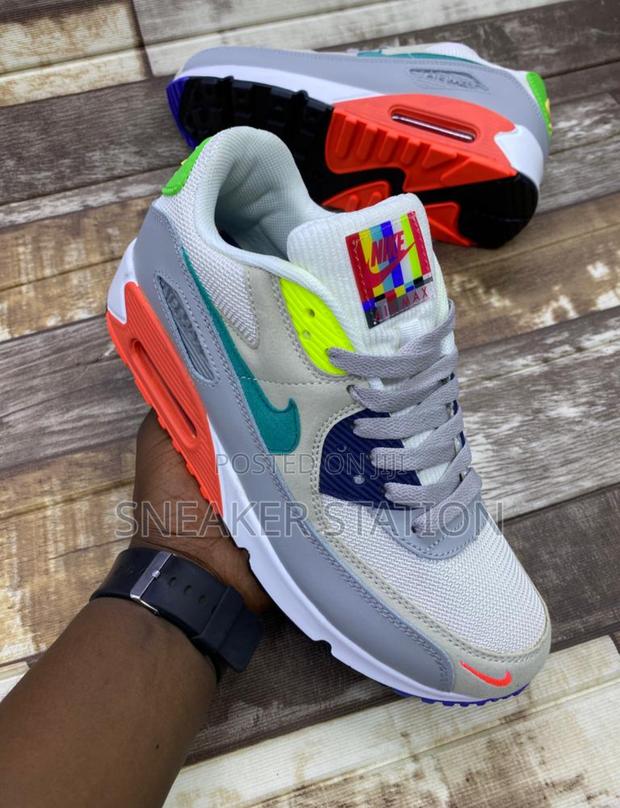 Nike Air Max 90 Multicolored Sneaker · Photo 2