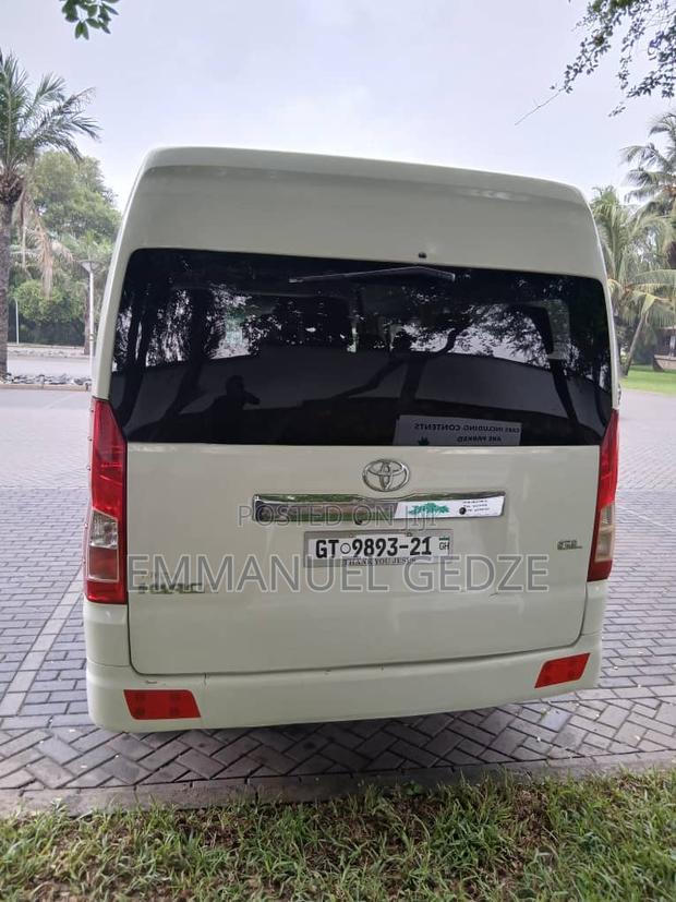 Mini Vans - For Rent · Photo 2
