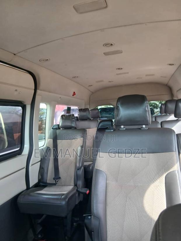 Mini Vans - For Rent · Photo 3