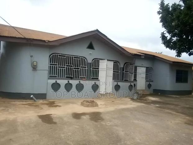 3bdrm House in Buokrom Top-Boat, Kumasi Metropolitan for sale · Photo 2