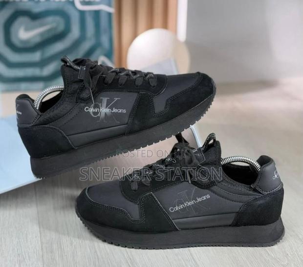 Calvin Klein Sneaker Available · Photo 2