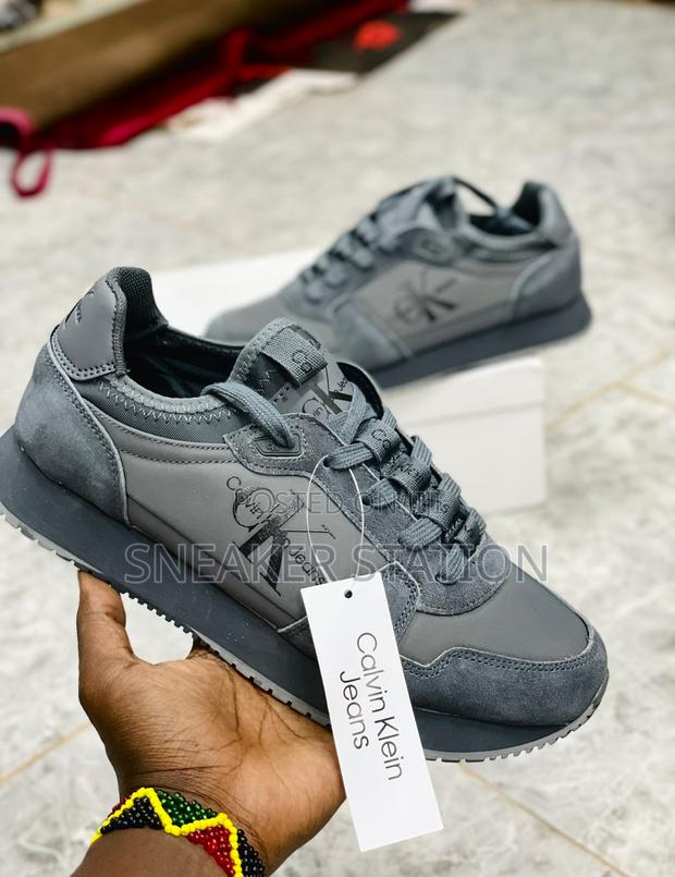 Calvin Klein Sneaker Available · Photo 1