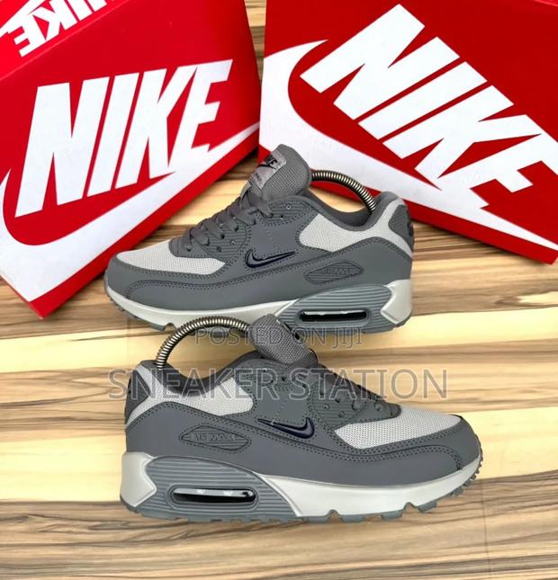 Nike Air Max 90 Jewel Greys · Photo 1