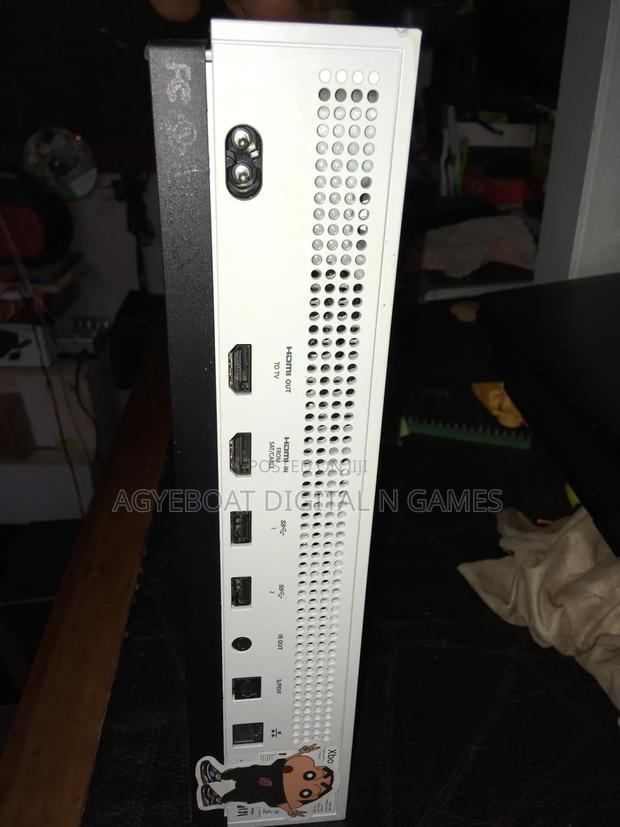 Xbox One S With 500gb · Photo 3
