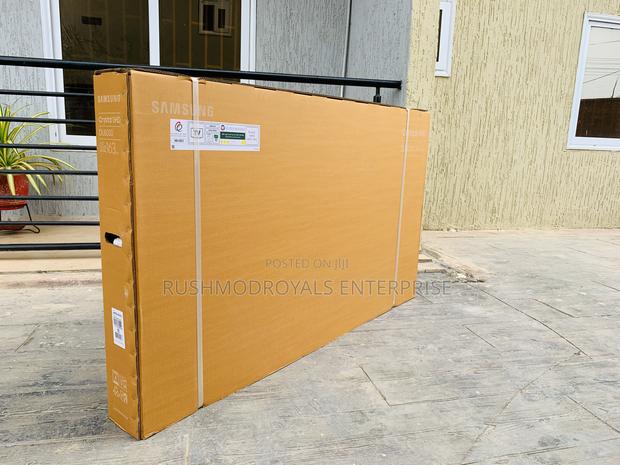 Samsung Du8000: The Affordable 65-Inch Smart Tv · Photo 1