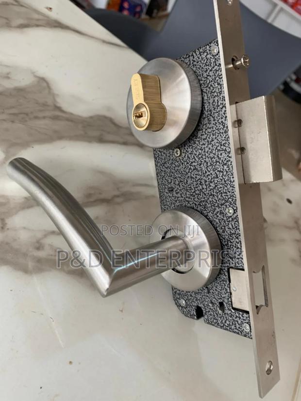Quality Door Lock With Stainless Steel Separate Handles. · Photo 1