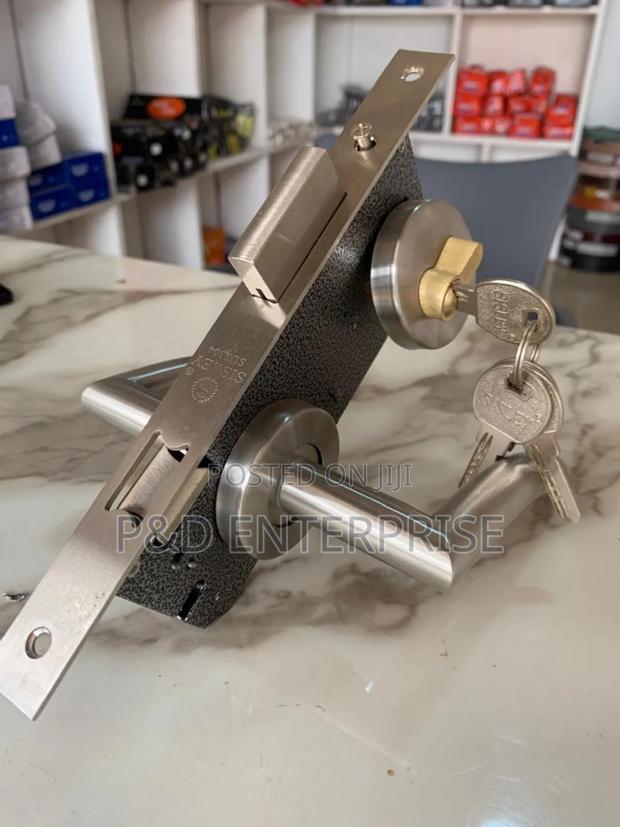 Quality Door Lock With Stainless Steel Separate Handles. · Photo 2
