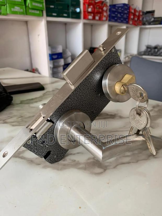 Quality Door Lock With Stainless Steel Separate Handles. · Photo 3