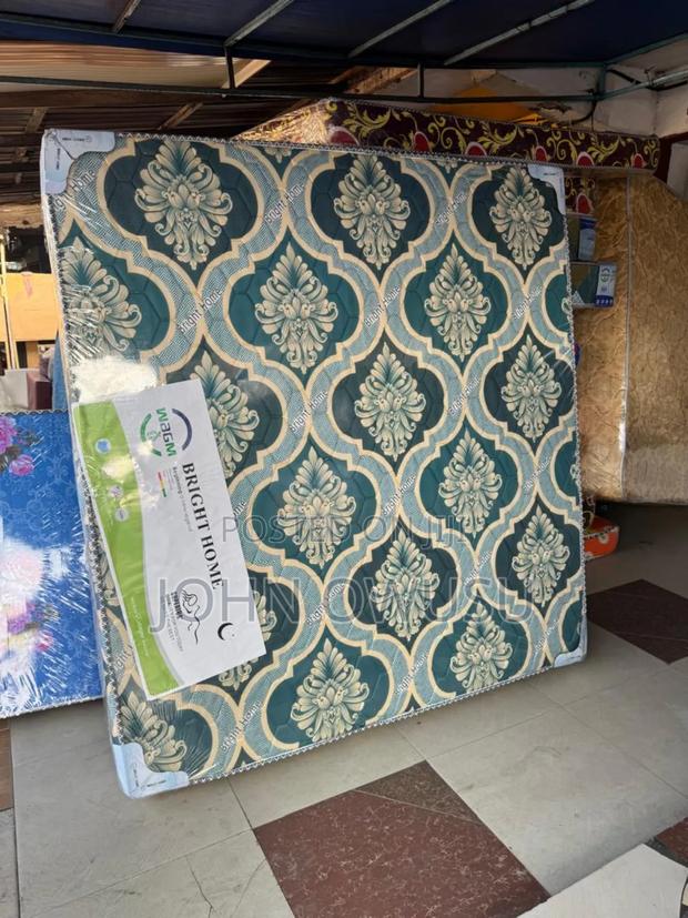 10inches Queen Size Mattress for Sale · Photo 1