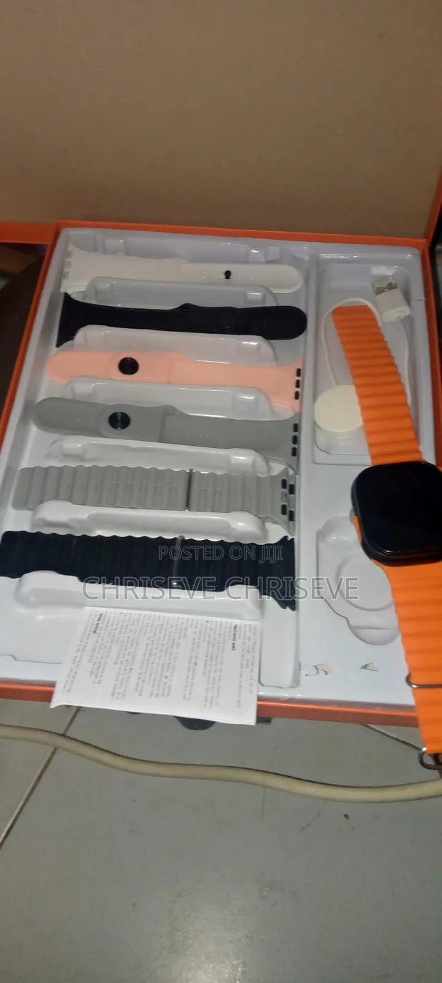 Smart Watch With 7 Straps · Photo 4