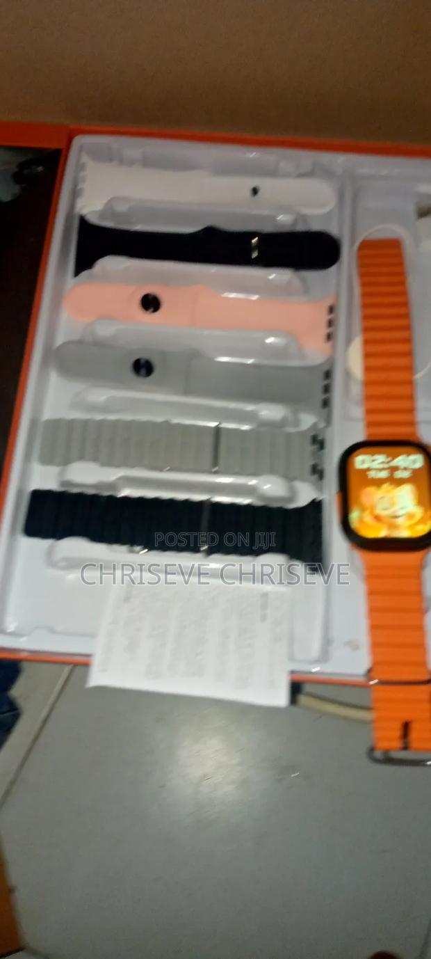 Smart Watch With 7 Straps · Photo 3