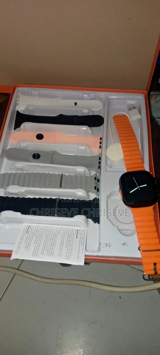 Smart Watch With 7 Straps · Photo 2