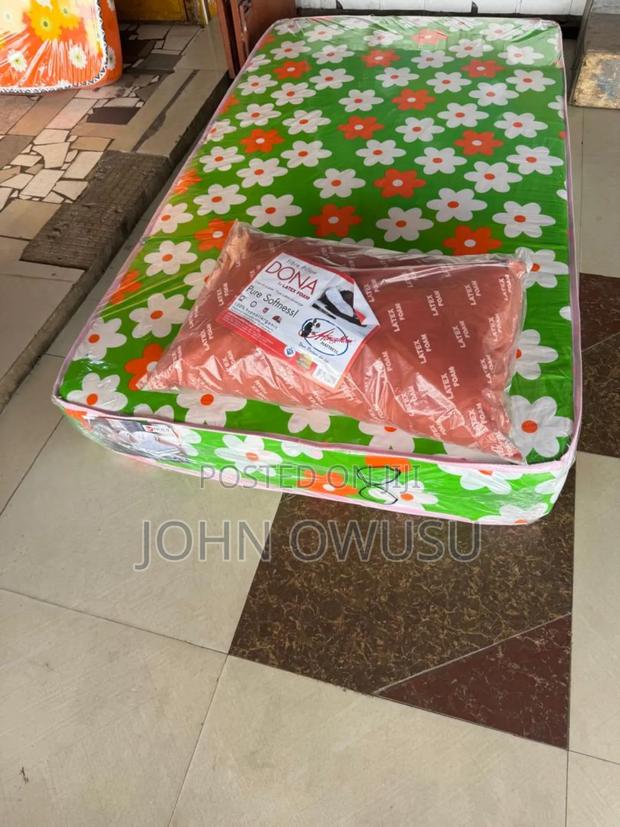 One and Half High Density Mattress for Sale · Photo 1