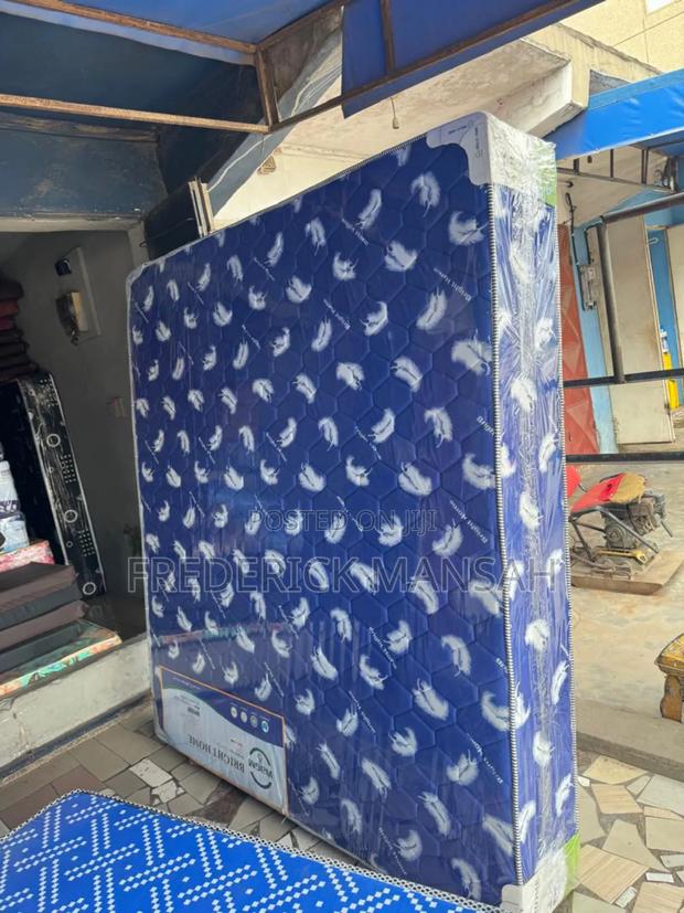 10inches Queen Size Mattress for Sale · Photo 1