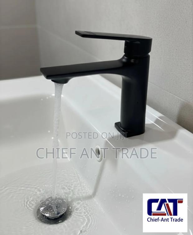 Black Bold Faucet Tap 90° · Photo 1