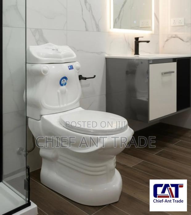 Trophy Toilet Wc · Photo 1