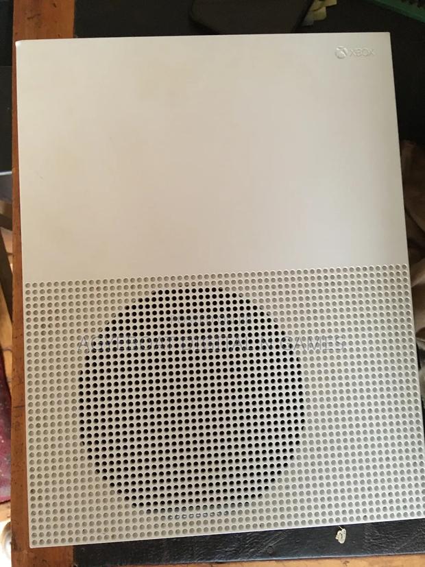 Xbox One S With 500gb · Photo 1