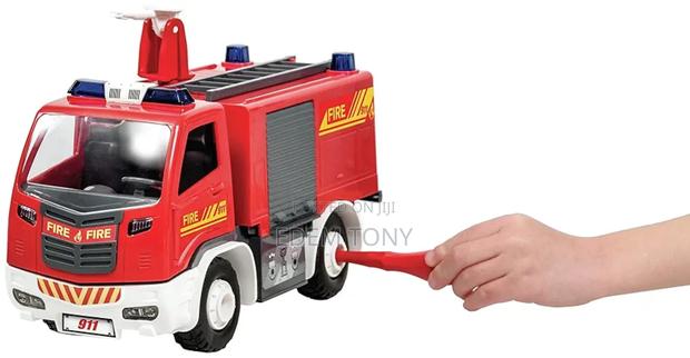 Revell 1020 Fire Truck Model Kit · Photo 4