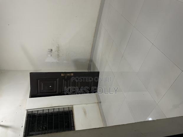 Single Room Self Contain · Photo 1