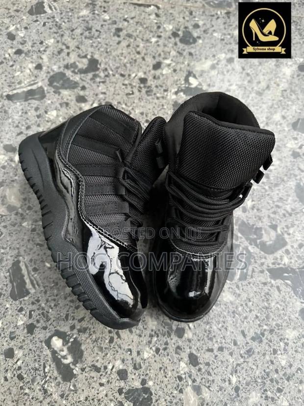 Authentic Air Nike Kids Sneakers · Photo 1