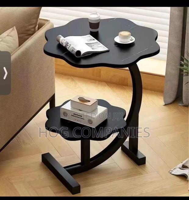 Classic Modern Coffe Table · Photo 1