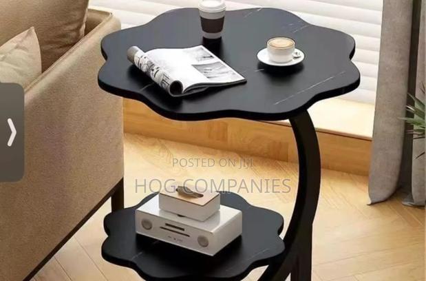 Classic Modern Coffe Table · Photo 2