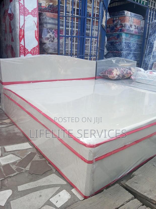 Inbuilt Foam Bed + Head Stands-Queens Size · Photo 1