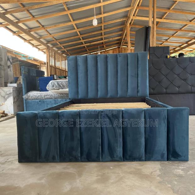 60/80 Foreign Pattern Bedframe · Photo 1