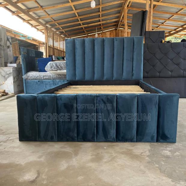 60/80 Foreign Pattern Bedframe · Photo 3