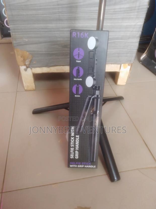 R16k Selfie Stick or R16k Tripod · Photo 3