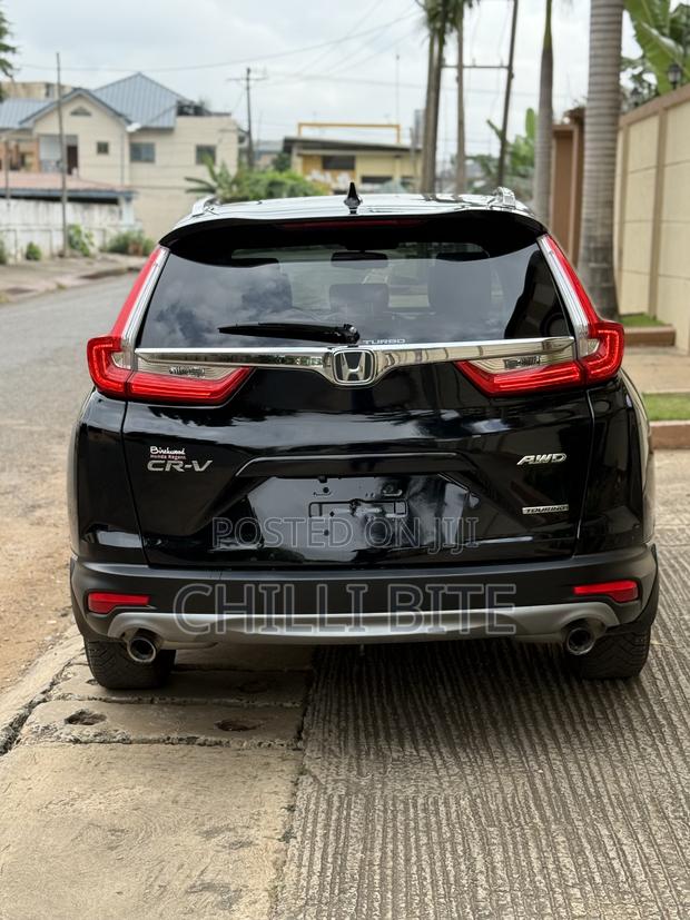 Honda CR-V Touring AWD 2019 Black · Photo 2