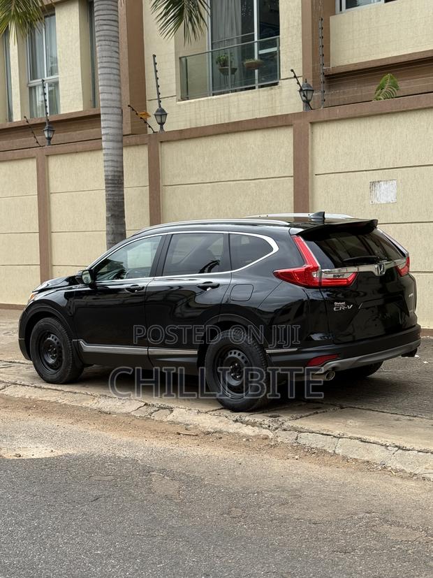 Honda CR-V Touring AWD 2019 Black · Photo 5