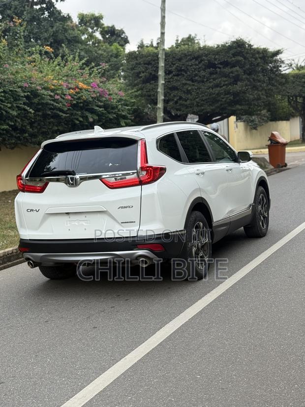 Honda CR-V Touring 4dr SUV AWD (1.5L 4cyl CVT) 2017 White · Photo 6