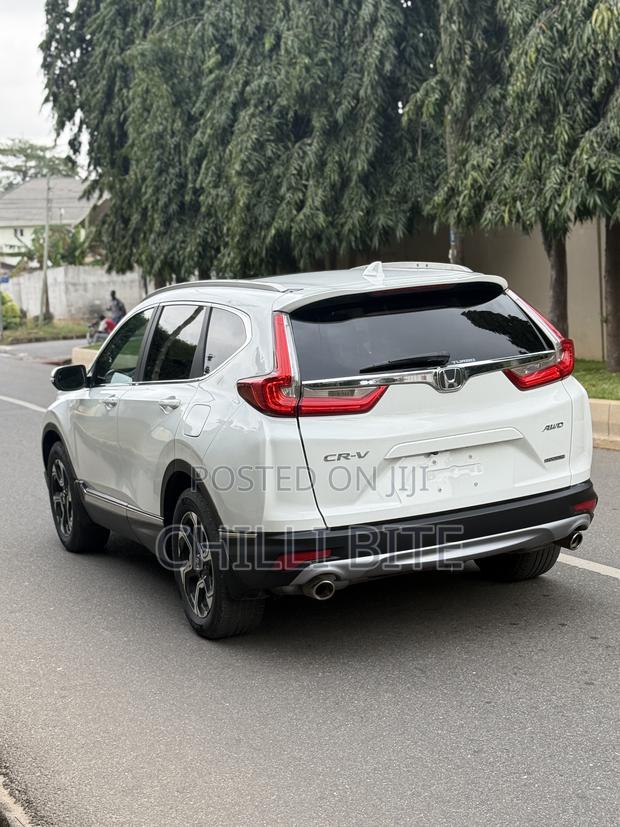 Honda CR-V Touring 4dr SUV AWD (1.5L 4cyl CVT) 2017 White · Photo 5