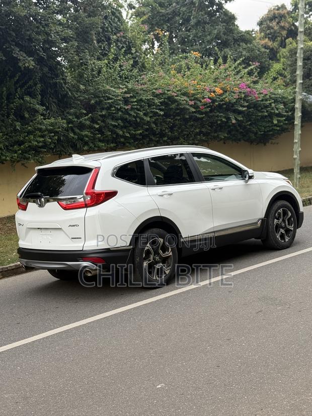 Honda CR-V Touring 4dr SUV AWD (1.5L 4cyl CVT) 2017 White · Photo 8