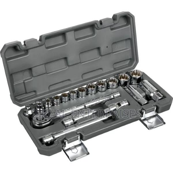 Halfords 3/8” Drive Imperial Socket 18pcs · Photo 1