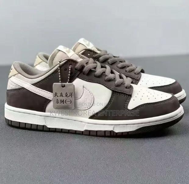 Nike Air Sneakers · Photo 2