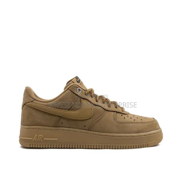 Nike Men Sneakers · Photo 2