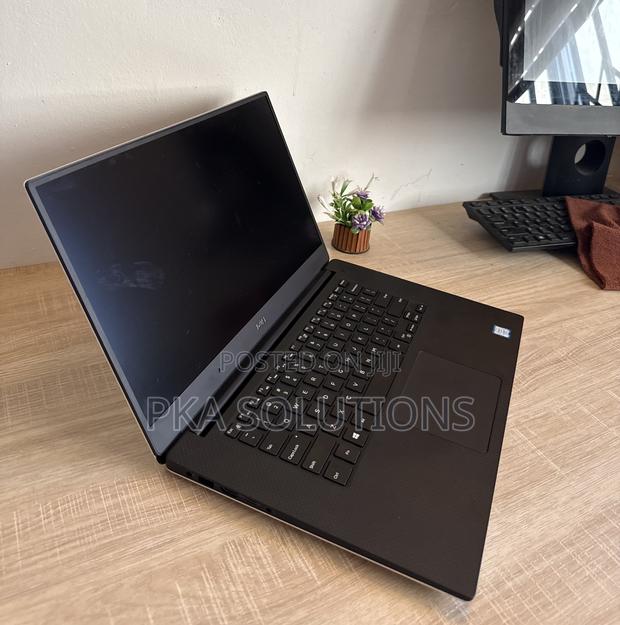 Laptop Dell XPS 15 16GB Intel Core I7 SSD 512GB · Photo 4