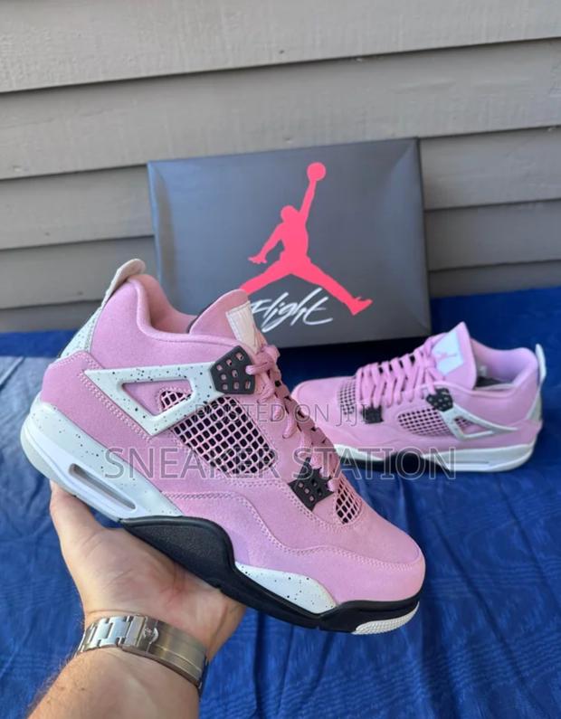 Air Jordan Retro 6 Orchid · Photo 2
