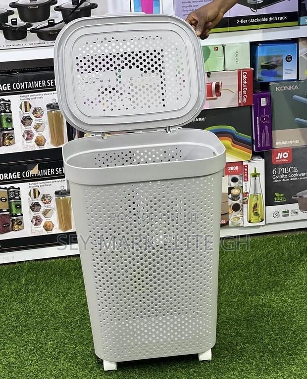 Laundry Basket With Lid Wheels · Photo 2