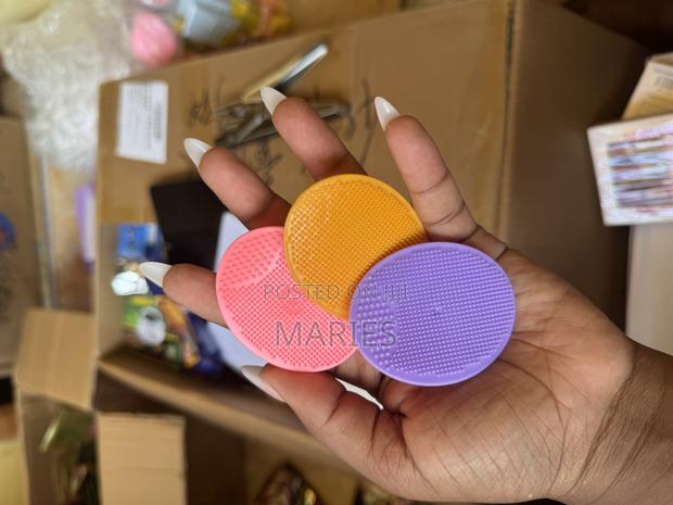 Mini Silicon Facial Scrubber · Photo 1