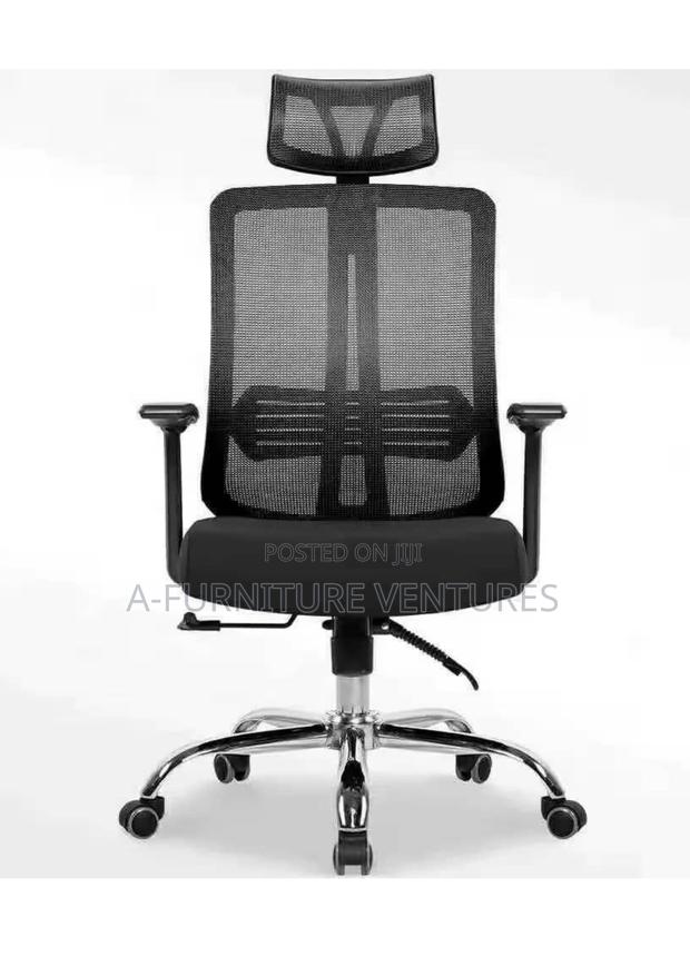 Orthopedic Swivel Mesh Chair · Photo 1