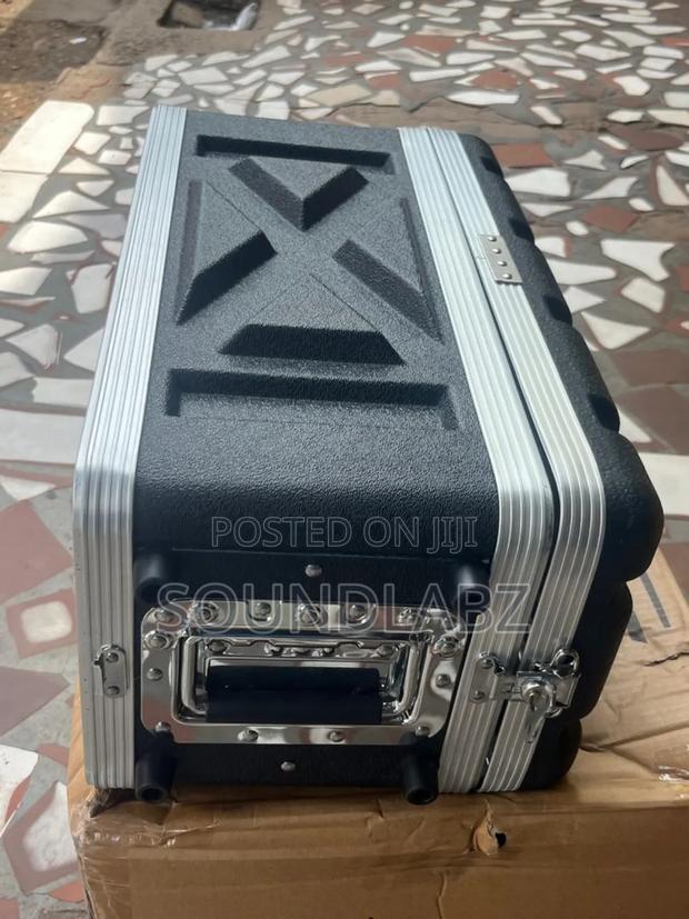 Microphone Case/Rack · Photo 3