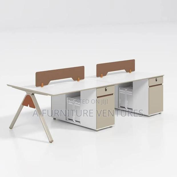 Wooden Workstation · Photo 1