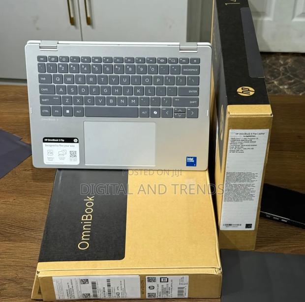 New Laptop HP OmniBook 5 Flip 8GB Intel Core i5 SSD 512GB · Photo 1